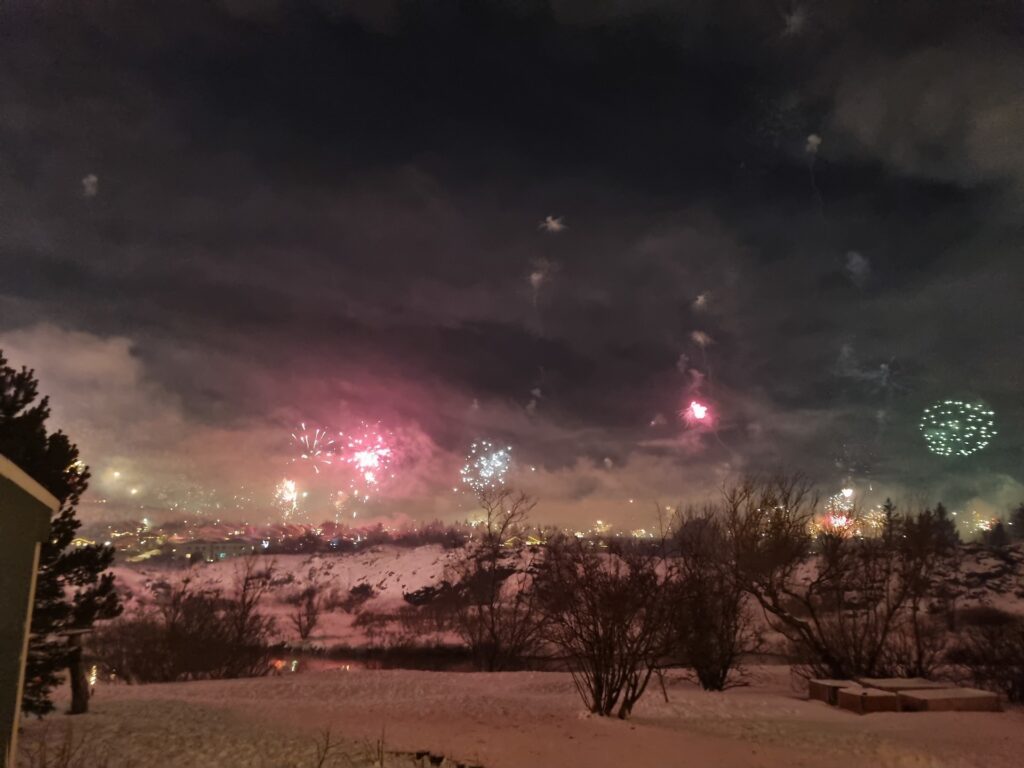 Flugeldar og svifryksmengun um áramót í Setbergshverfinu í Hafnarfirði.