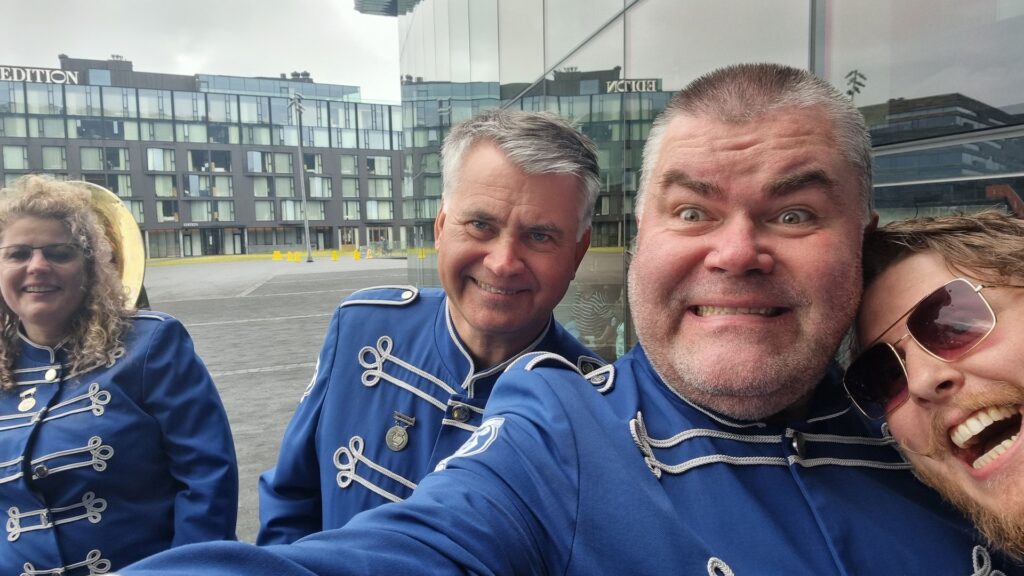 Trompetdeild Svansins fyrir utan Hörpu á menningarnótt.