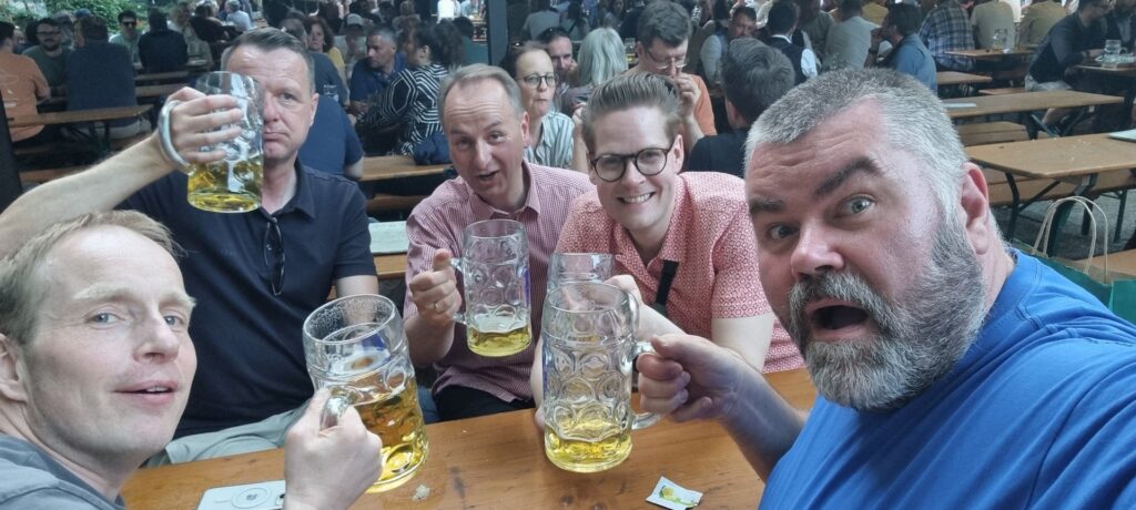 Á góðri stund í Augustiner-bjórgarðinum í München.