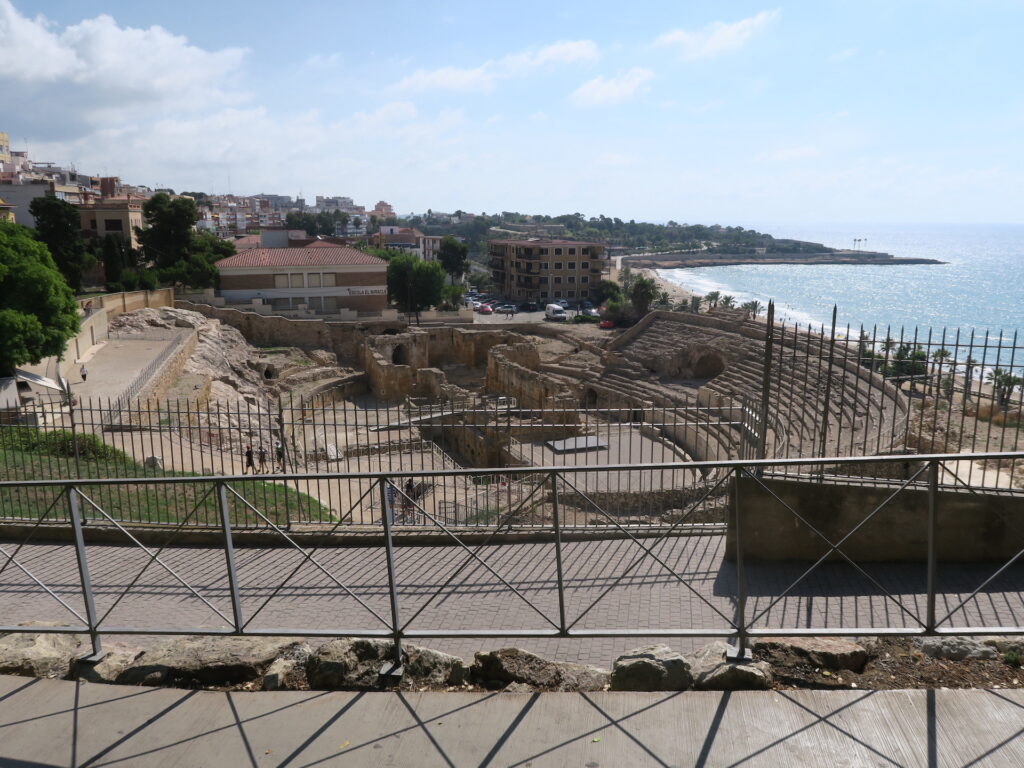 Leifar af rómversku hringleikahúsi í Tarragona á Spáni (Katalóníu).